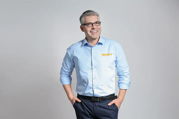 freundlich l&auml;chelnder Mitarbeiter von Medivitalis